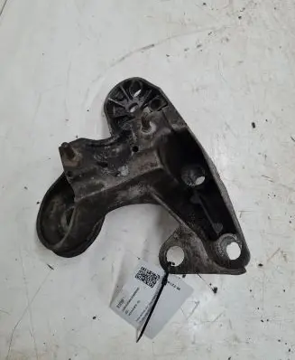 Audi A6 S6 C5 4B Engine mounting bracket 8E0199351A