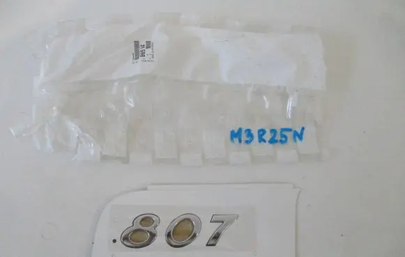 Peugeot 807 Manufacturers badge/model letters 8665V4