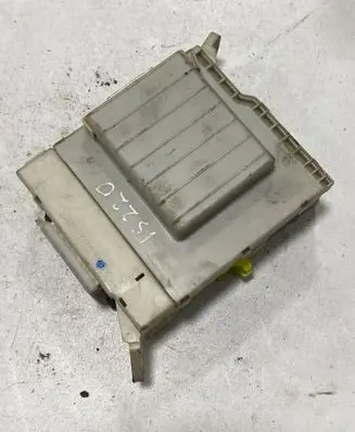 Lexus IS 220D-250-350 Fuse module 8273053022 0113 7B090473