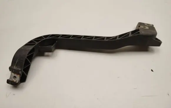 Mercedes-Benz ML W166 Radiator mount bracket A1666263731