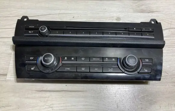BMW 5 F10 F11 Climate control unit 9353596