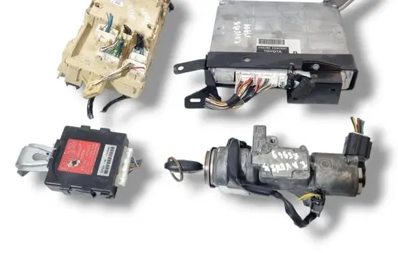 Toyota Avensis T250 Engine ECU kit and lock set 89661-05A21