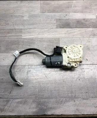 Mercedes-Benz E W211 Front door window regulator motor A2118202942 993626101
