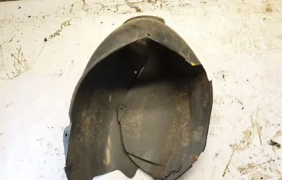 Rear arch fender liner splash guards