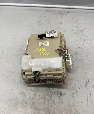 Toyota Avensis T270 Fuse box set 8273005J60