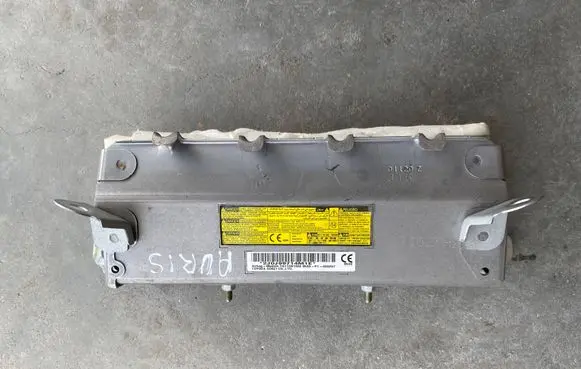 Toyota Auris E180 Knee airbag 0589P1000297