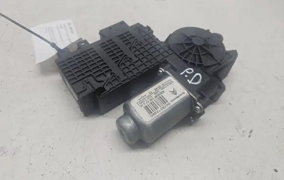 Citroen C4 I Picasso Front door window regulator motor 9674032480
