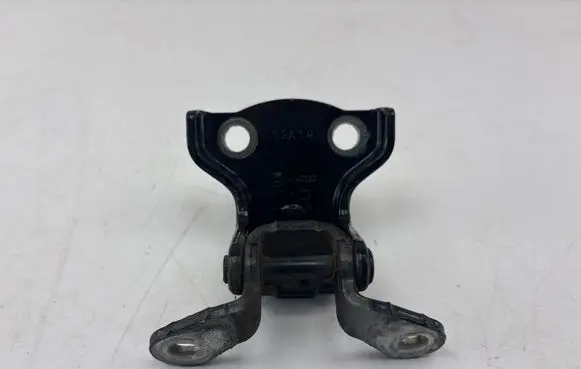 Chevrolet Captiva Rear door upper hinge A047587