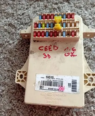 KIA Ceed Fuse box set 919502h500