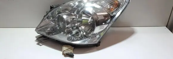 Toyota Corolla Verso E121 Headlight/headlamp P7105L
