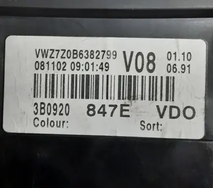 Volkswagen PASSAT B5 Speedometer (instrument cluster) 3B0920