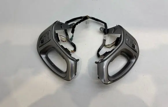 Hyundai ix35 Steering wheel buttons/switches 967002S800