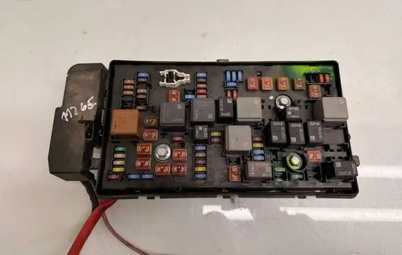 Opel Insignia A Fuse module 13275882 13255300
