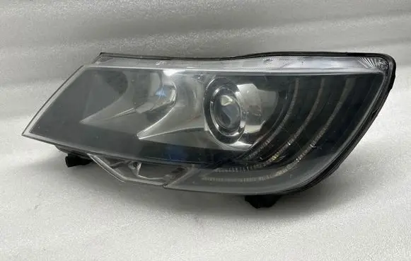 Skoda Superb B8 (3V) Headlight/headlamp 3T1941015H 1ZS01131409