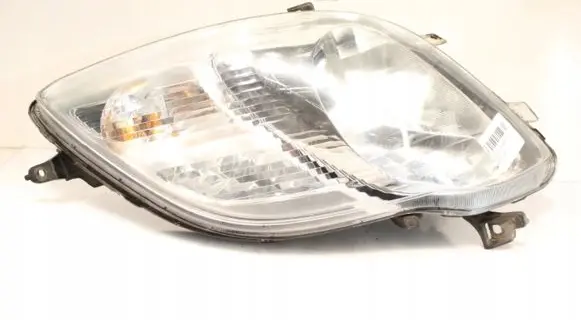 Toyota Avensis T270 Headlight/headlamp