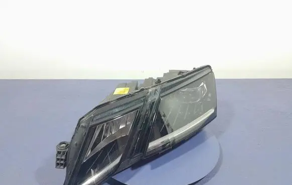 Skoda Octavia Mk3 (5E) Headlight/headlamp 5E1941015D