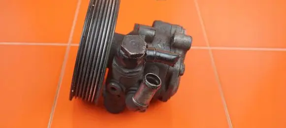 Volkswagen Touareg I Power steering pump 7L6422154ES 18MB10