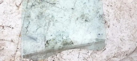 Rear door window glass