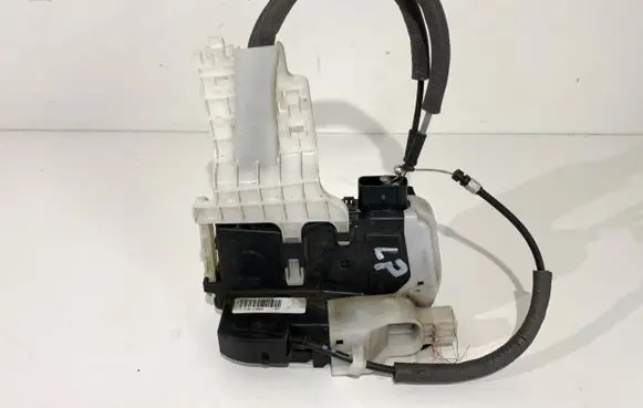 Hyundai ix35 Front door lock 81310-2Y000