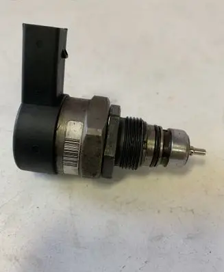 BMW 5 E60 E61 Fuel pressure sensor 0281002738 31798727