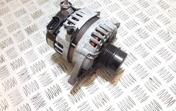 Hyundai Tucson TL Generator/alternator 373002B960