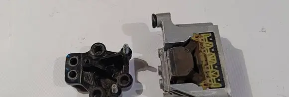 Chrysler Pacifica Engine mount bracket P68237966AF D019029421