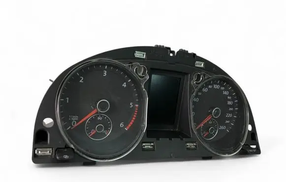 Volkswagen PASSAT B7 Speedometer (instrument cluster) 3AA920870D
