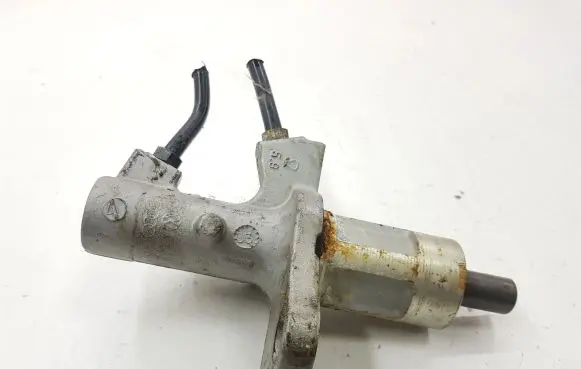 Audi A4 S4 B6 8E 8H Master brake cylinder