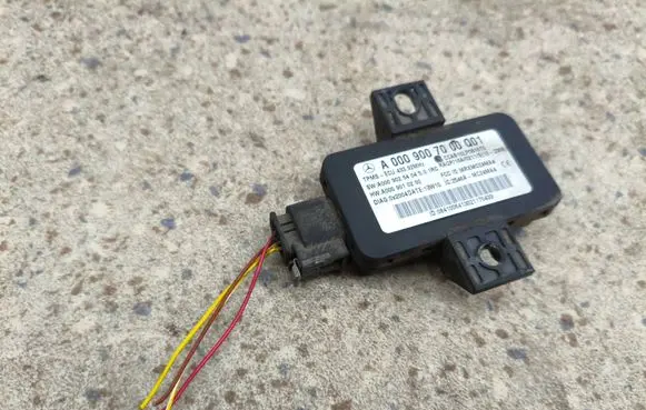 Mercedes-Benz GL X166 Tire pressure sensor A0009007000 0009010200