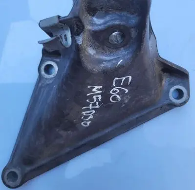 BMW 5 E60 E61 Engine mount bracket 6769153