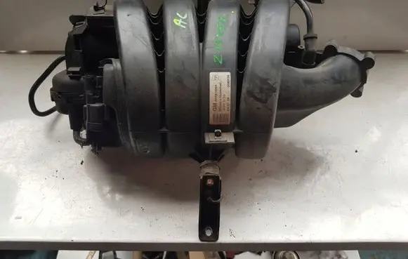 Opel Vectra C Intake manifold 55563686