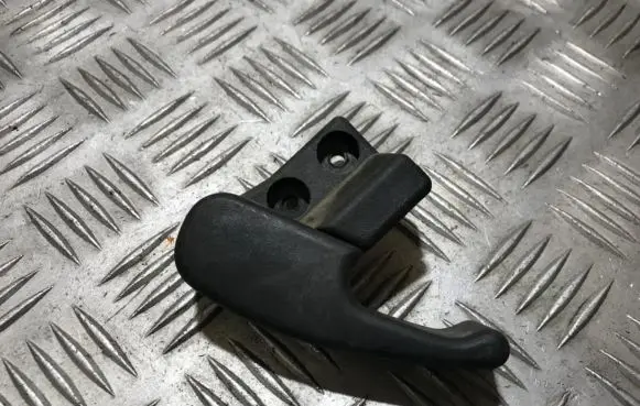 Engine bonnet (hood) release handle