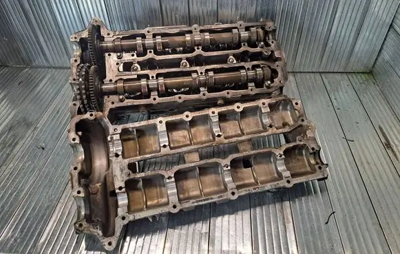 Mercedes-Benz R W251 Engine head R6420163901