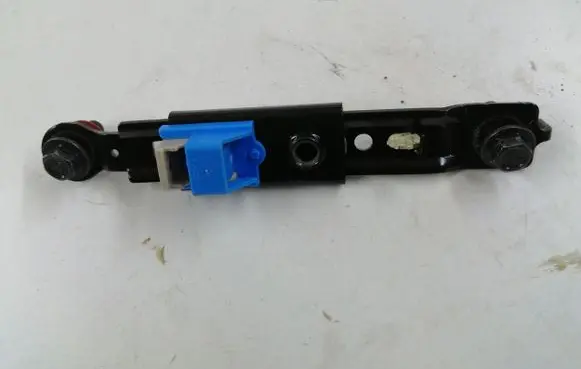 Hyundai Kona I Seat belt adjustment rail P0303