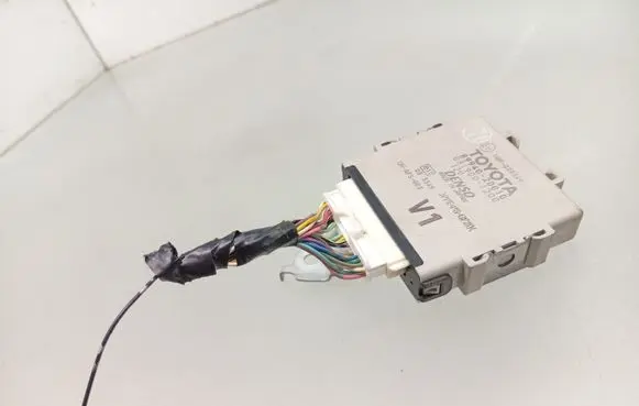 Toyota Avensis T270 Light module LCM 8994020010