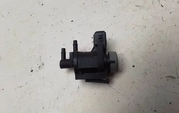 Audi A4 S4 B6 8E 8H Turbo solenoid valve 1J0906283A