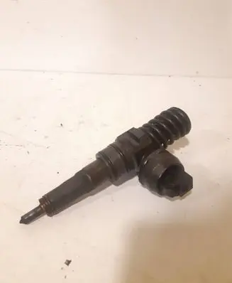 Volkswagen Golf V Fuel injector 038130073BN