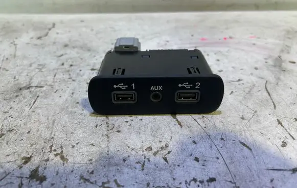 Dodge Challenger USB control unit 68294075AC 35247914 120519