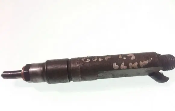 Volkswagen Golf III Fuel injector 028130201T