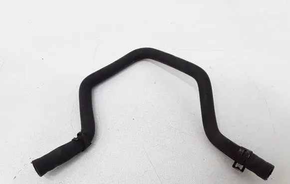 Volkswagen PASSAT B5.5 Engine coolant pipe/hose