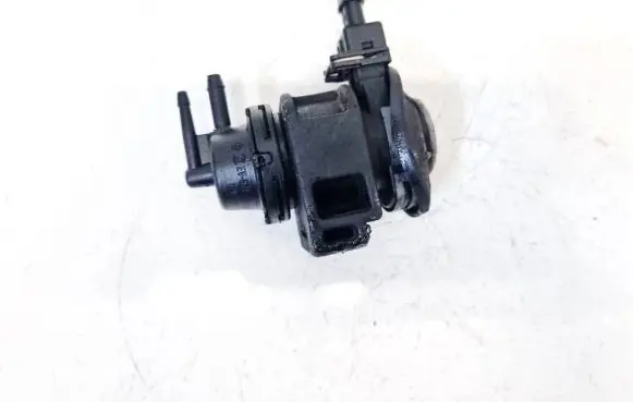Renault Megane III Turbo solenoid valve 8200575400