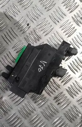 Volvo V70 Electric window control switch 8682837