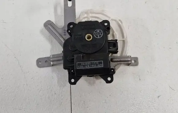 Infiniti M30 A/C air flow flap actuator/motor 063800-1770
