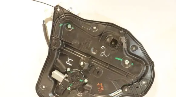Mazda 2 Rear window lifting mechanism without motor 