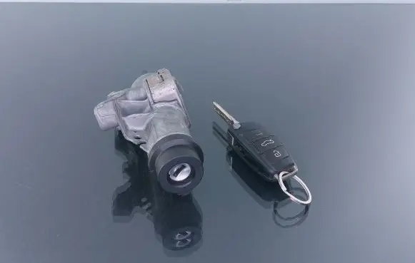 Audi A4 S4 B8 8K Ignition key/card 0657560021S 4B0905851NHF2