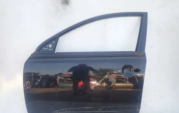 KIA Ceed Front door