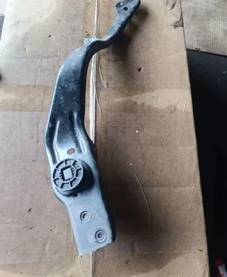 Headlight/headlamp mounting bracket