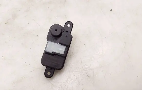 Volkswagen Tiguan Fuel tank cap lock motor 8V4862159E