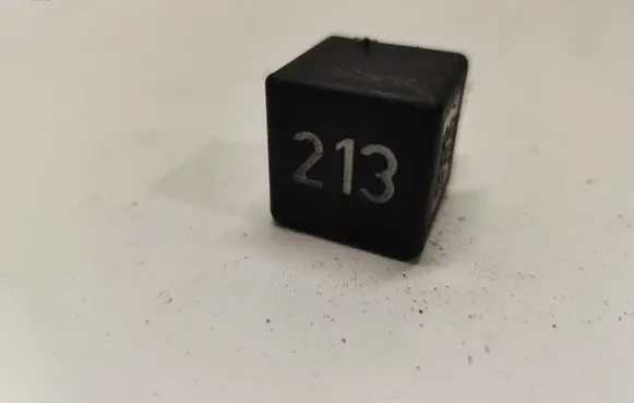 Volkswagen PASSAT B5 Other relay 443951253J