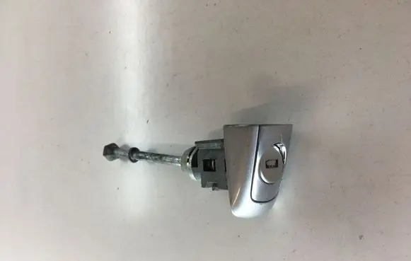 Citroen C5 Front door lock (next to the handle) 59395J01